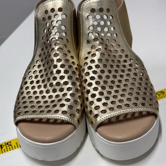 silentd Shoes - Elegant Gold Cutout Women's Sandals